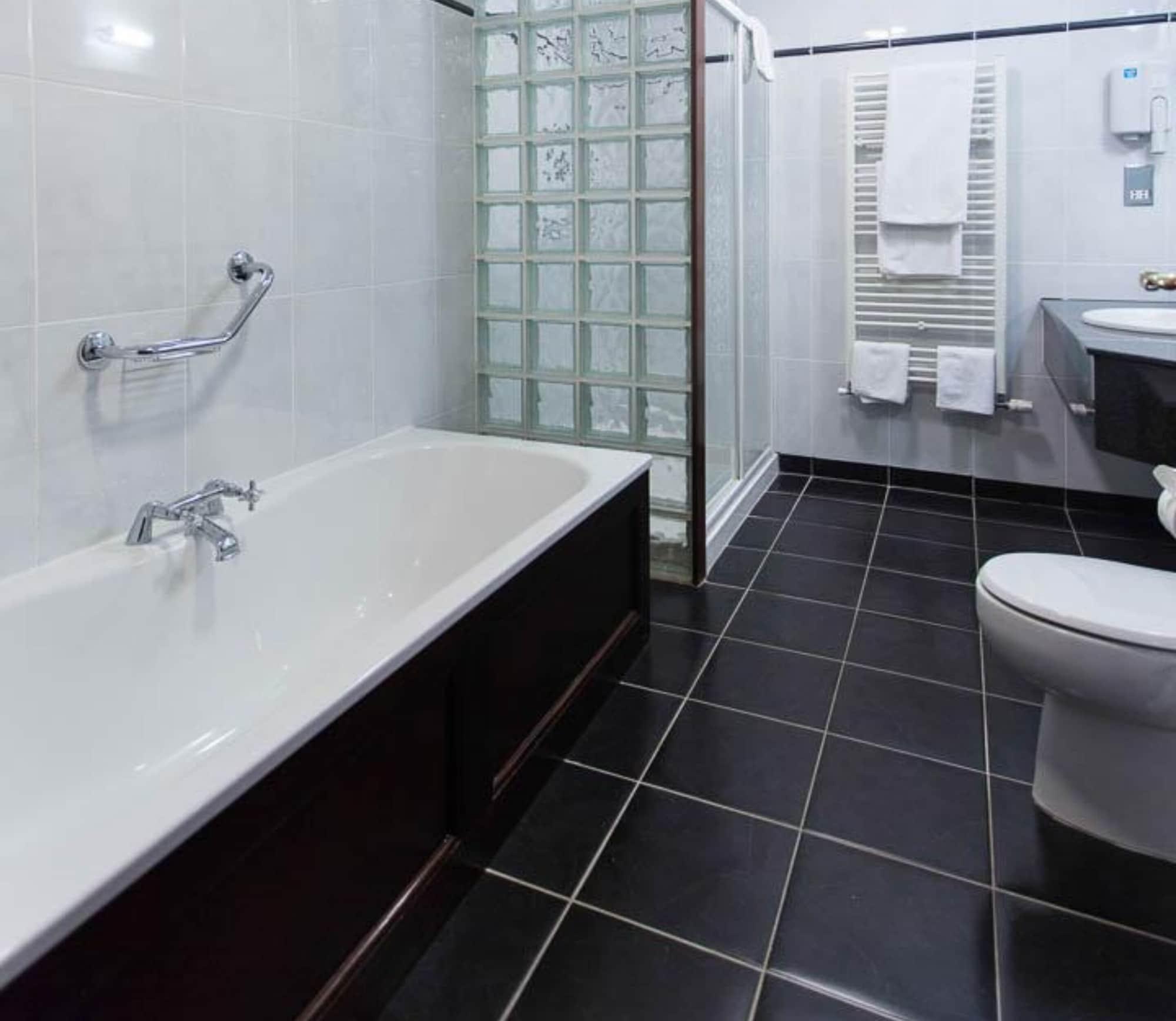 The Sandhouse Hotel And Marine Spa Donegal Town Bagian luar foto